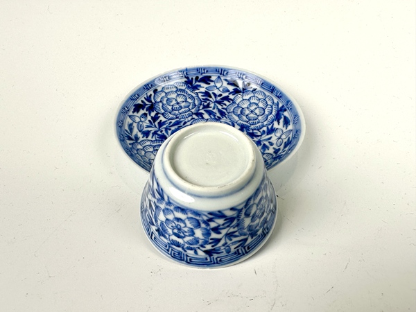 古玩陶瓷清康熙·青花淡描團花杯碟拍賣，當前價格354元