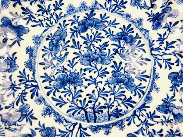 古玩陶瓷清康熙·鐵線(xiàn)描青花花鳥(niǎo)葵口盤(pán)拍賣(mài)，當(dāng)前價(jià)格297元