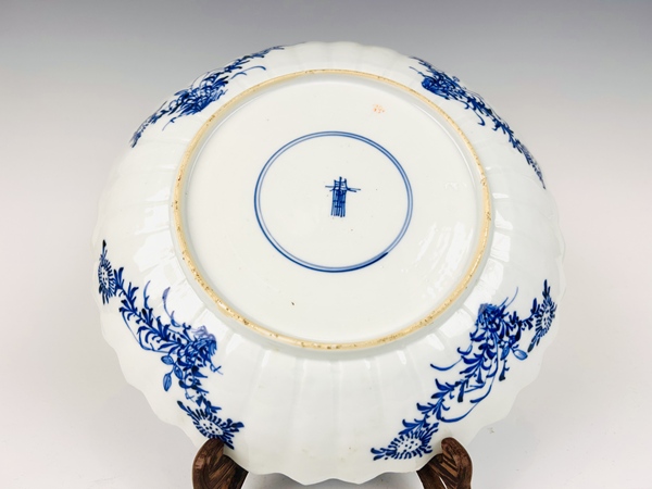 古玩陶瓷清康熙·鐵線(xiàn)描青花花鳥(niǎo)葵口盤(pán)拍賣(mài)，當(dāng)前價(jià)格297元
