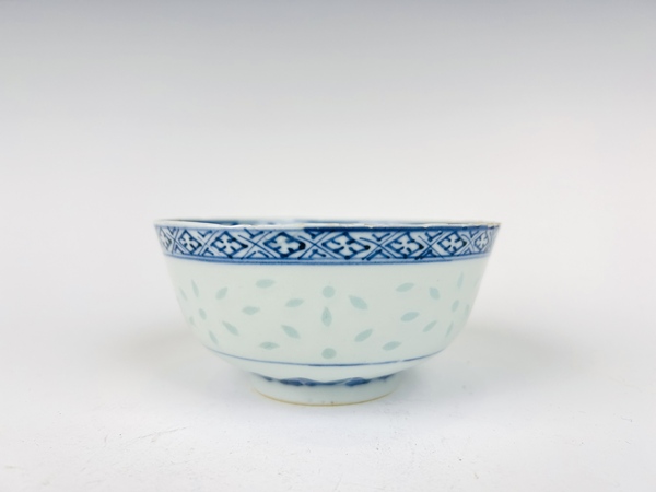 古玩嚴選晚清·青花花卉玲瓏碗拍賣，當前價格135元