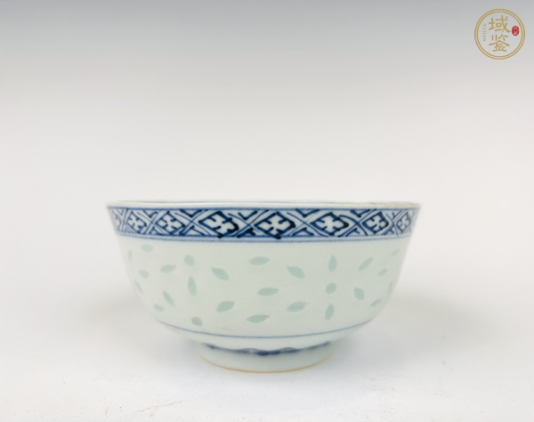 古玩陶瓷晚清·青花花卉玲瓏碗真品鑒賞圖