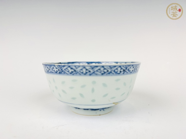 古玩晚清·青花花卉玲瓏碗真品鑒賞圖