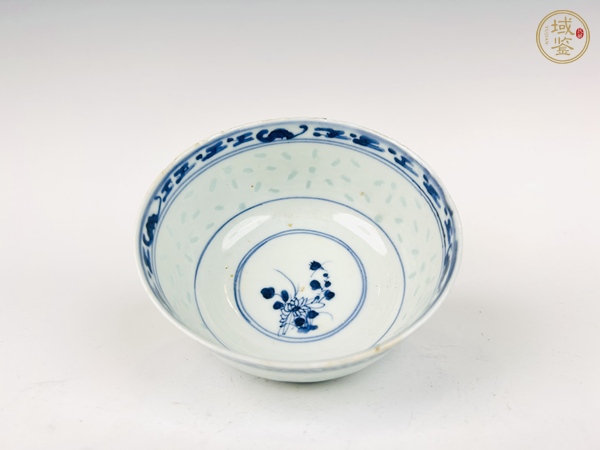 古玩陶瓷晚清·青花花卉玲瓏碗真品鑒賞圖