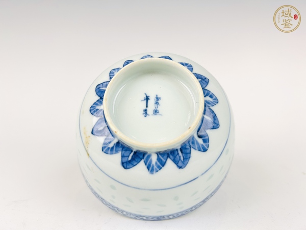 古玩陶瓷晚清·青花花卉玲瓏碗真品鑒賞圖