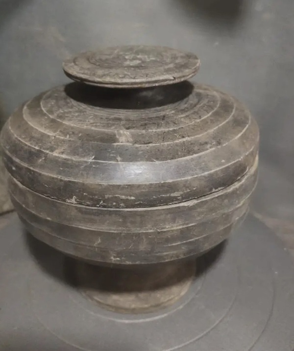 古玩陶瓷漢代灰陶豆拍賣，當(dāng)前價(jià)格900元