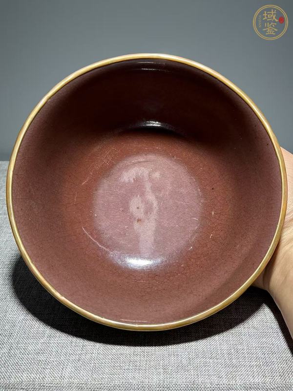 古玩陶瓷紅釉開(kāi)片紋碗真品鑒賞圖