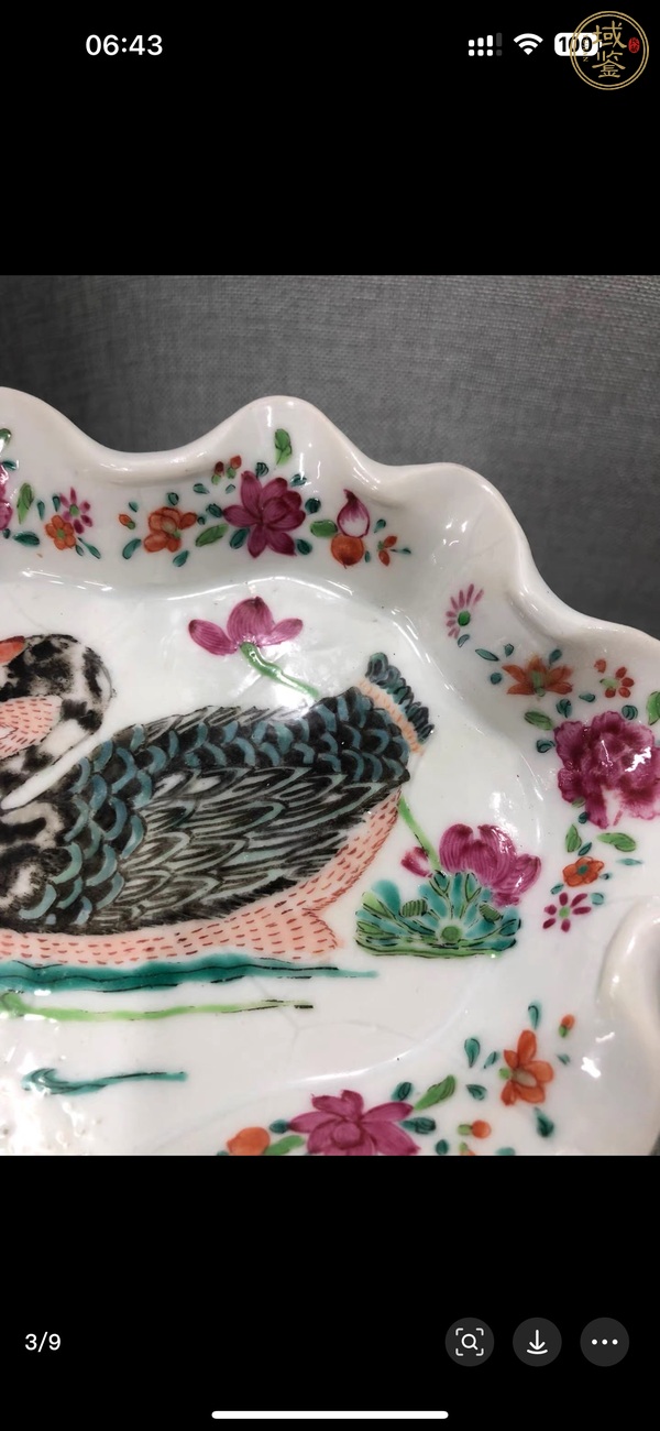 古玩陶瓷粉彩蓮池鴛鴦紋海棠盤真品鑒賞圖