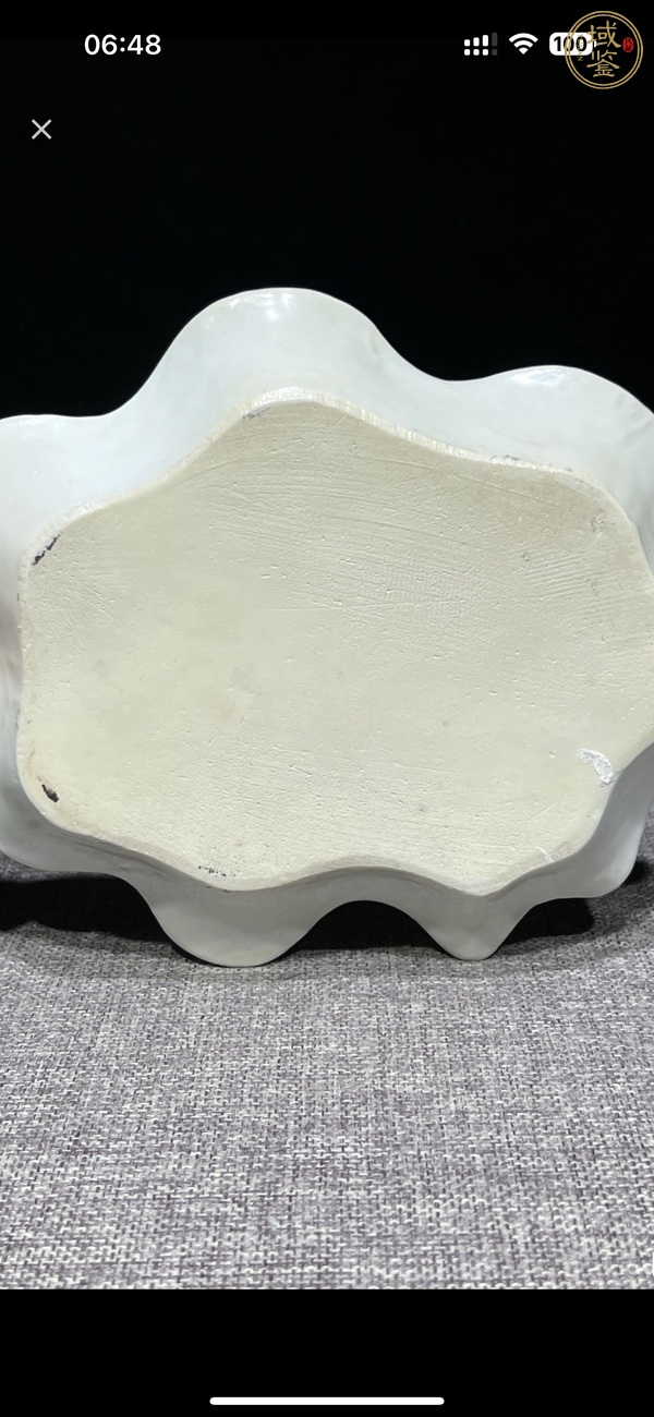 古玩陶瓷粉彩蓮池鴛鴦紋海棠盤真品鑒賞圖