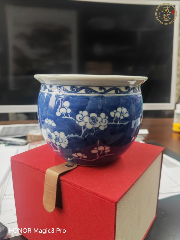 古玩陶瓷清晚·青花留白冰梅紋案缸 真品鑒賞圖