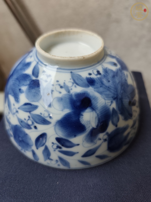 古玩陶瓷日本明治青花花卉紋蓋碗真品鑒賞圖