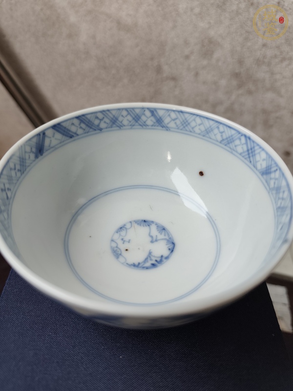 古玩陶瓷日本明治青花花卉紋蓋碗真品鑒賞圖