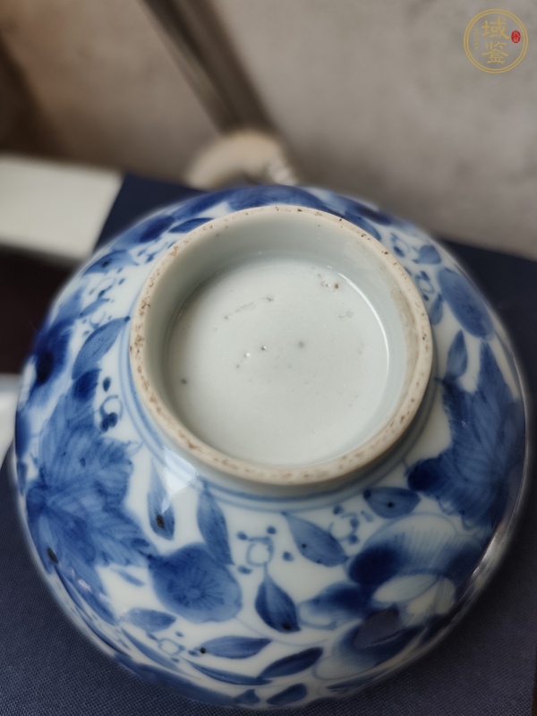 古玩陶瓷日本明治青花花卉紋蓋碗真品鑒賞圖