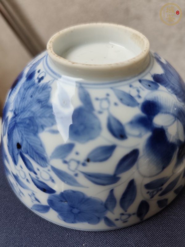古玩陶瓷日本明治青花花卉紋蓋碗真品鑒賞圖