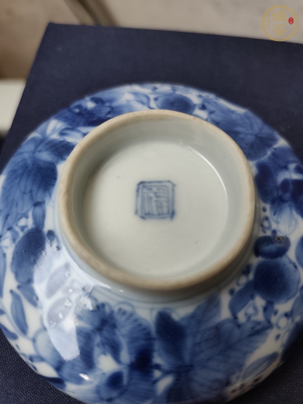 古玩陶瓷日本明治青花花卉紋蓋碗真品鑒賞圖