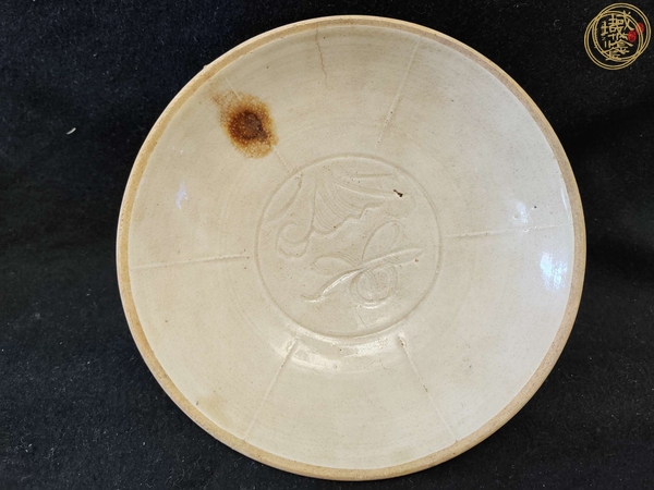 古玩陶瓷南定刻萱草紋盤真品鑒賞圖