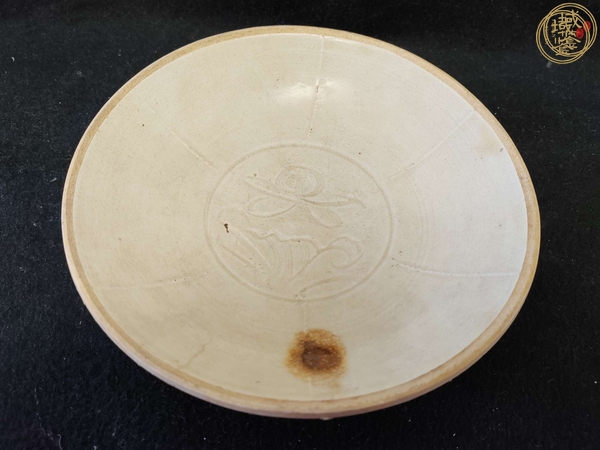 古玩陶瓷南定刻萱草紋盤真品鑒賞圖