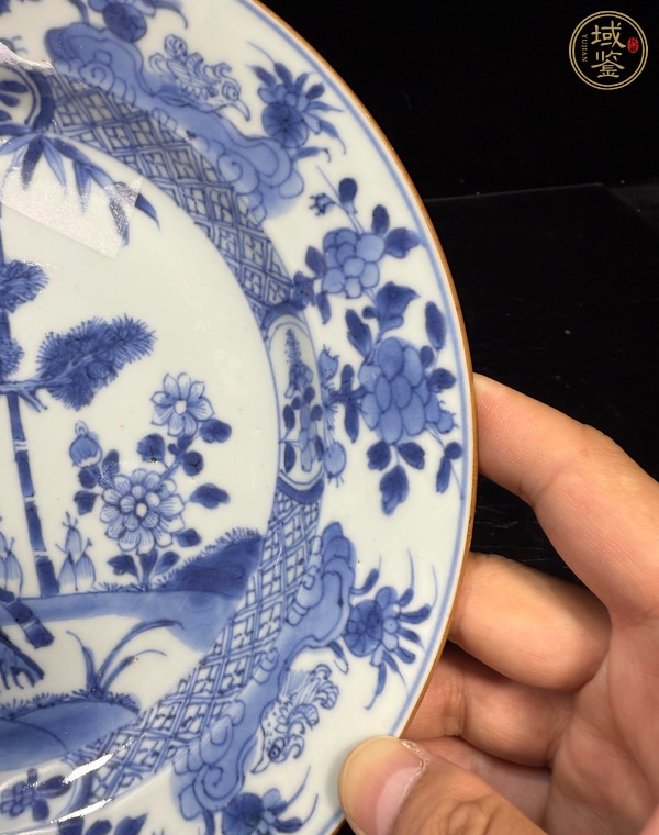 古玩陶瓷花卉紋青花盤真品鑒賞圖