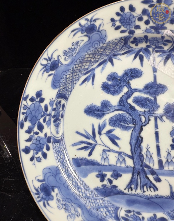 古玩陶瓷花卉紋青花盤真品鑒賞圖