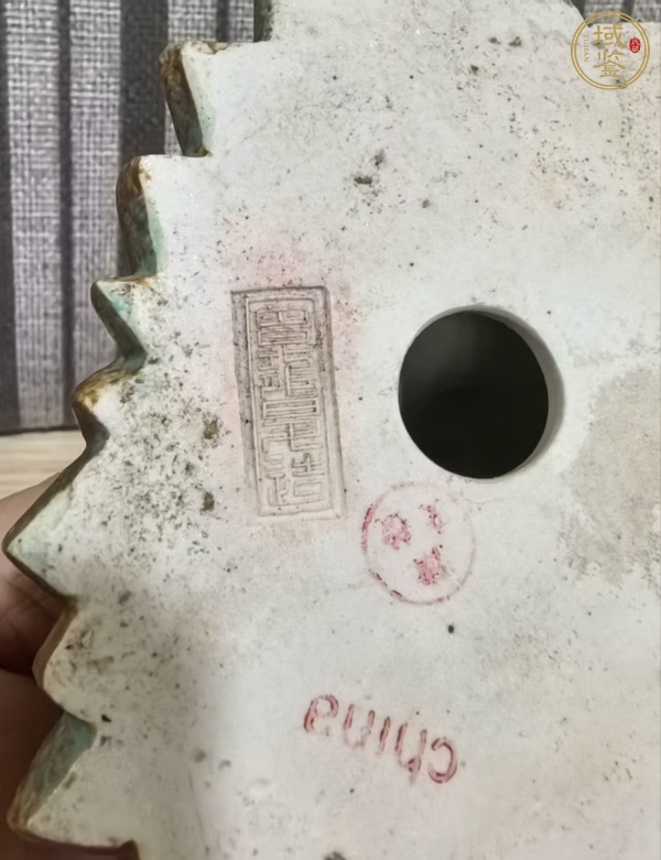 古玩陶瓷金地羅漢塑像真品鑒賞圖