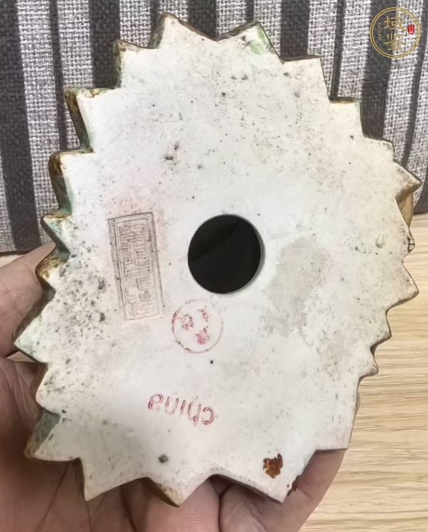 古玩陶瓷金地羅漢塑像真品鑒賞圖