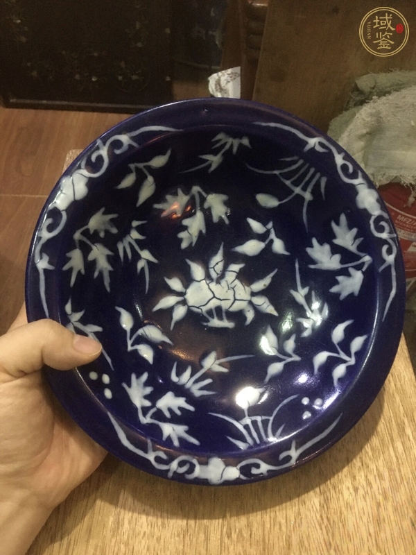 古玩陶瓷祭蘭釉堆白花卉紋高足貢盤真品鑒賞圖