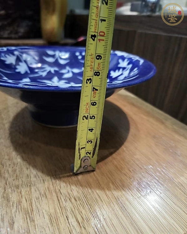 古玩陶瓷祭蘭釉堆白花卉紋高足貢盤真品鑒賞圖