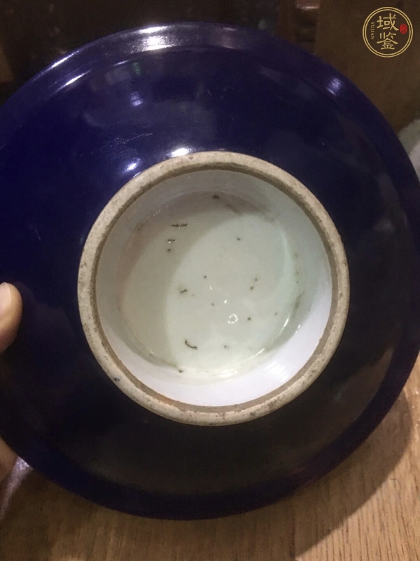 古玩陶瓷祭蘭釉堆白花卉紋高足貢盤真品鑒賞圖