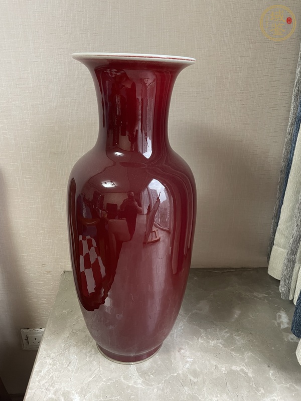 古玩陶瓷紅釉瓶真品鑒賞圖