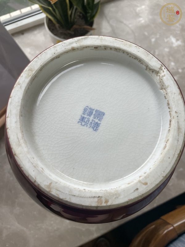 古玩陶瓷紅釉瓶真品鑒賞圖