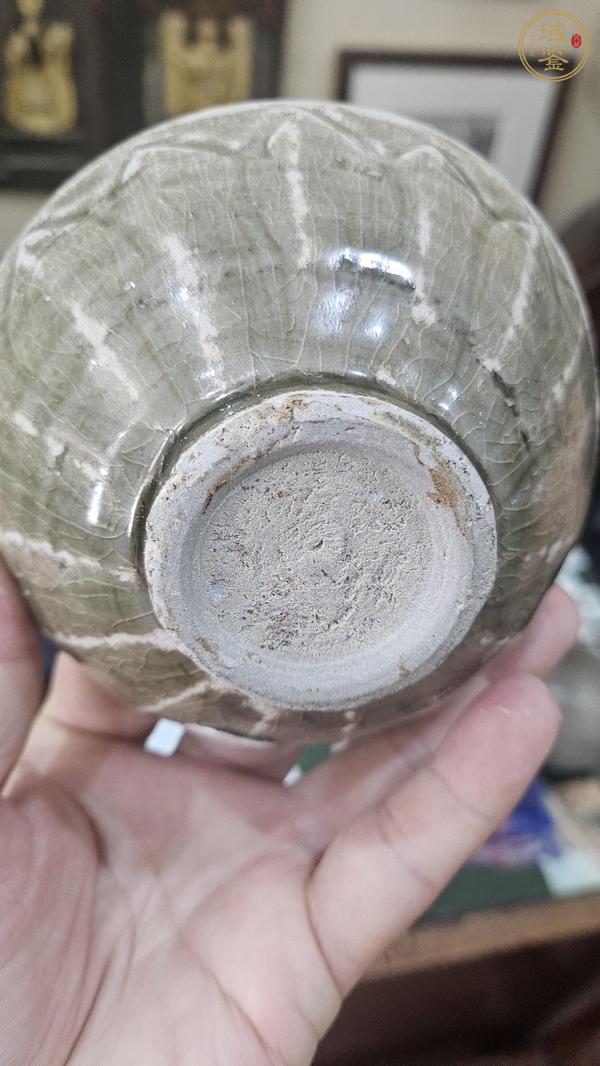 古玩陶瓷龍泉青瓷刻仰蓮紋茶盞真品鑒賞圖