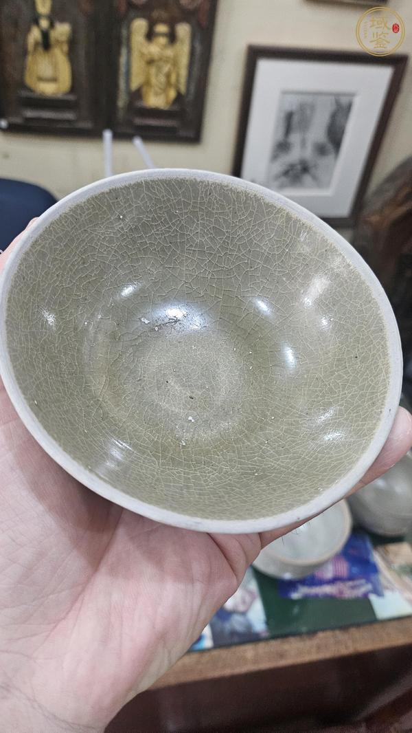 古玩陶瓷龍泉青瓷刻仰蓮紋茶盞真品鑒賞圖