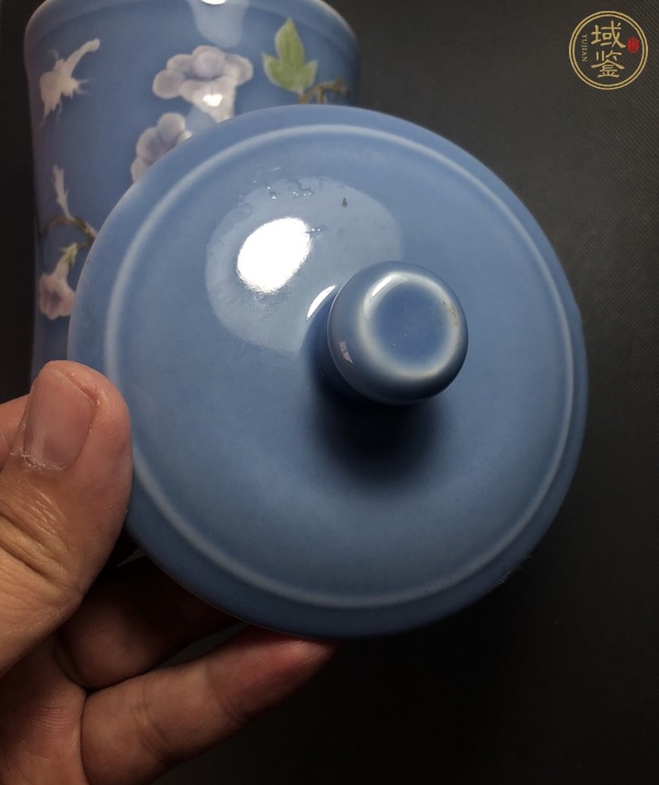 古玩陶瓷花卉紋藍釉茶杯真品鑒賞圖