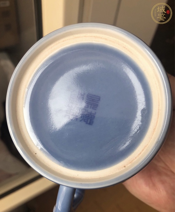 古玩陶瓷花卉紋藍釉茶杯真品鑒賞圖