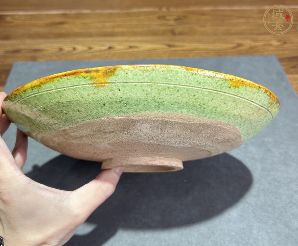 古玩陶瓷三彩盤真品鑒賞圖
