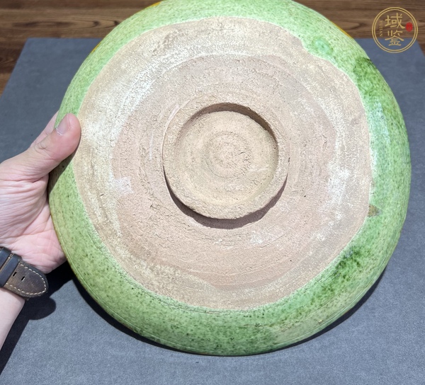古玩陶瓷三彩盤真品鑒賞圖