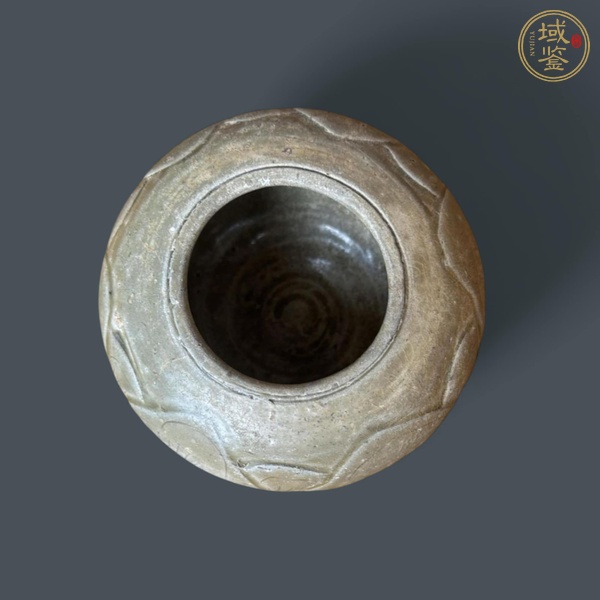 古玩陶瓷越窯刻花水盂真品鑒賞圖