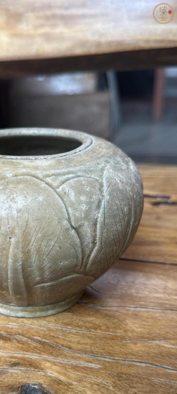 古玩陶瓷越窯刻花水盂真品鑒賞圖