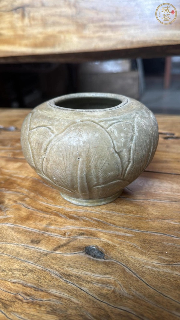 古玩陶瓷越窯刻花水盂真品鑒賞圖