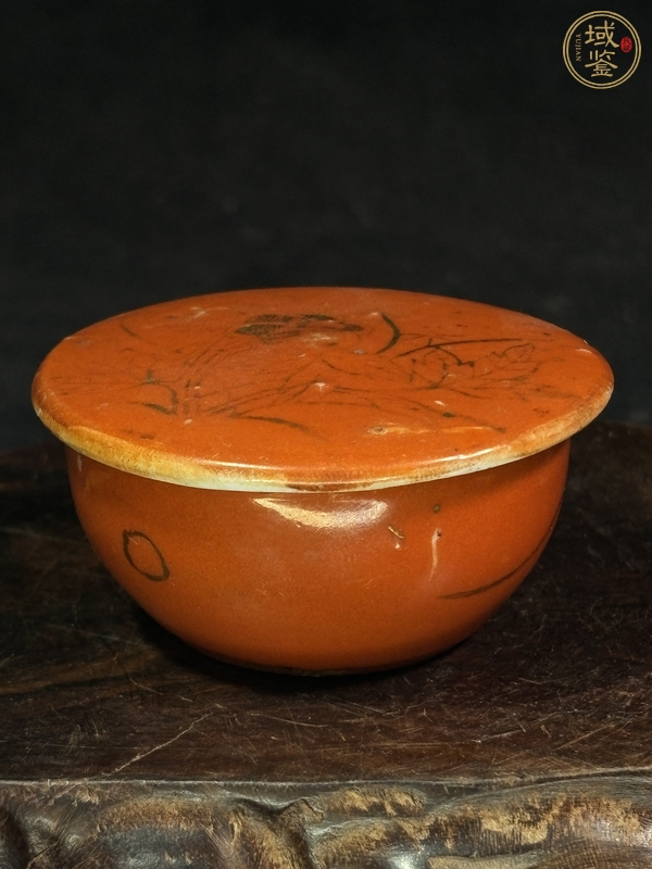 古玩陶瓷泛紅釉描金蓋盒真品鑒賞圖