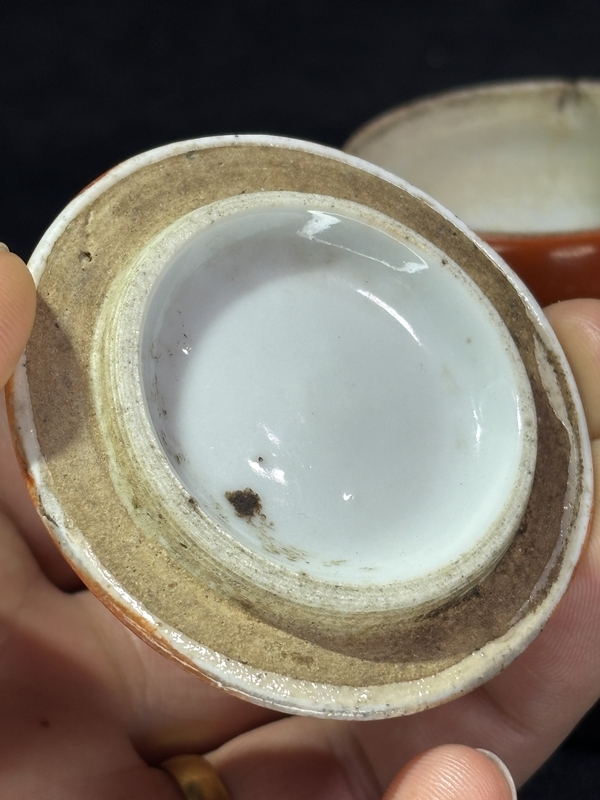 古玩陶瓷泛紅釉描金蓋盒拍賣(mài)，當(dāng)前價(jià)格220元