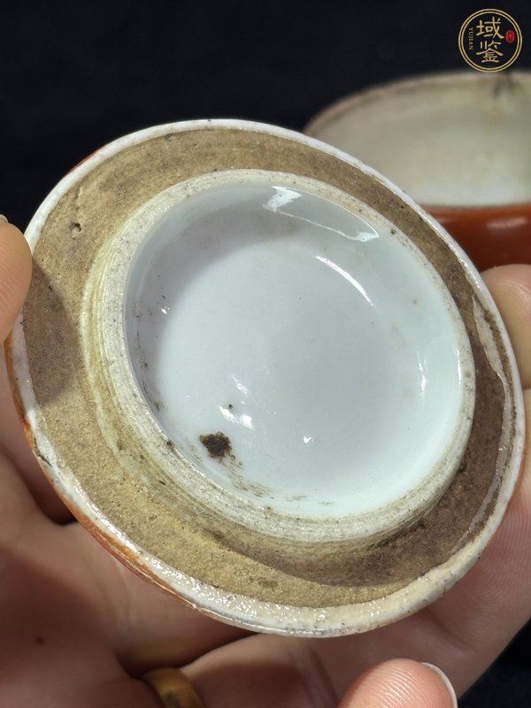古玩陶瓷泛紅釉描金蓋盒真品鑒賞圖