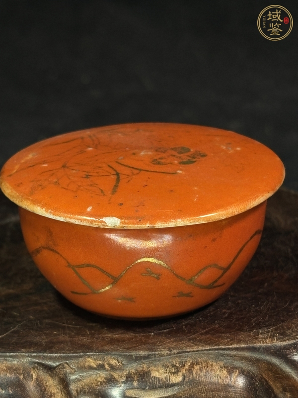 古玩陶瓷泛紅釉描金蓋盒真品鑒賞圖