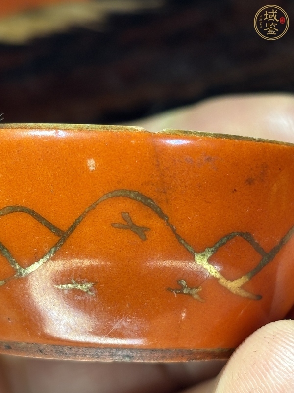 古玩陶瓷泛紅釉描金蓋盒真品鑒賞圖