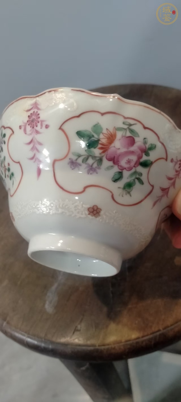 古玩陶瓷清中期廣彩花卉花口杯真品鑒賞圖