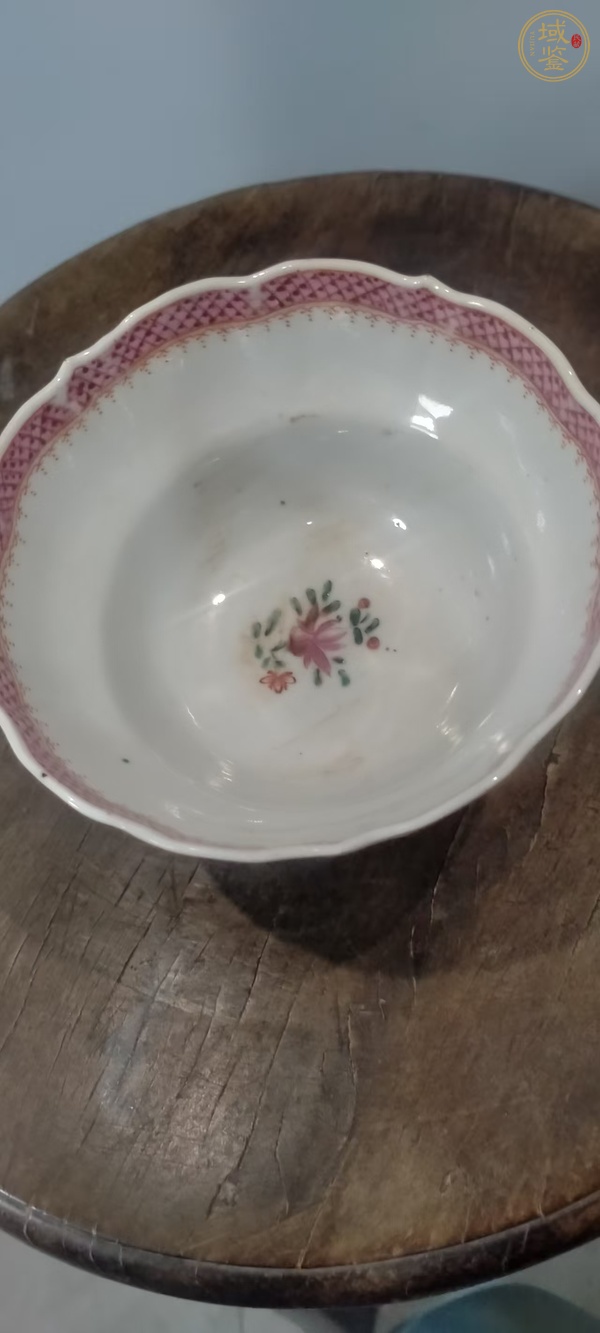 古玩陶瓷清中期廣彩花卉花口杯真品鑒賞圖
