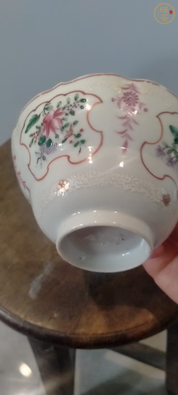 古玩陶瓷清中期廣彩花卉花口杯真品鑒賞圖