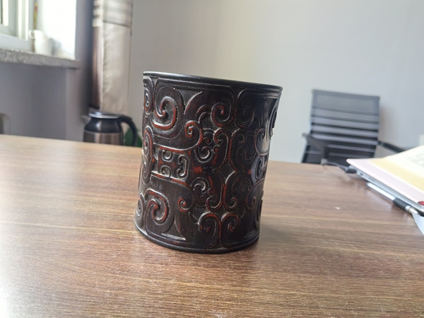 古玩雜項(xiàng)紫檀木雕刻制作筆筒拍賣(mài)，當(dāng)前價(jià)格1500元