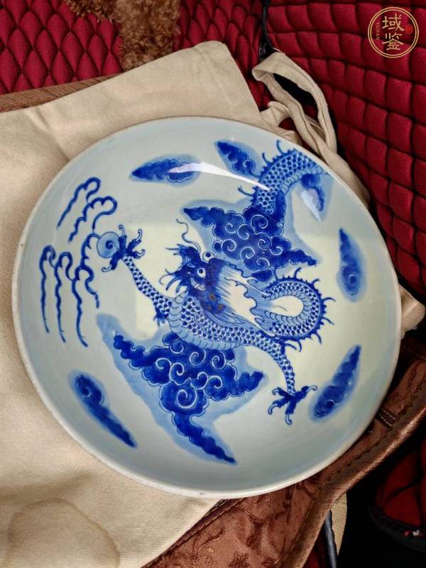 古玩陶瓷青花過(guò)墻龍紋盤(pán)真品鑒賞圖