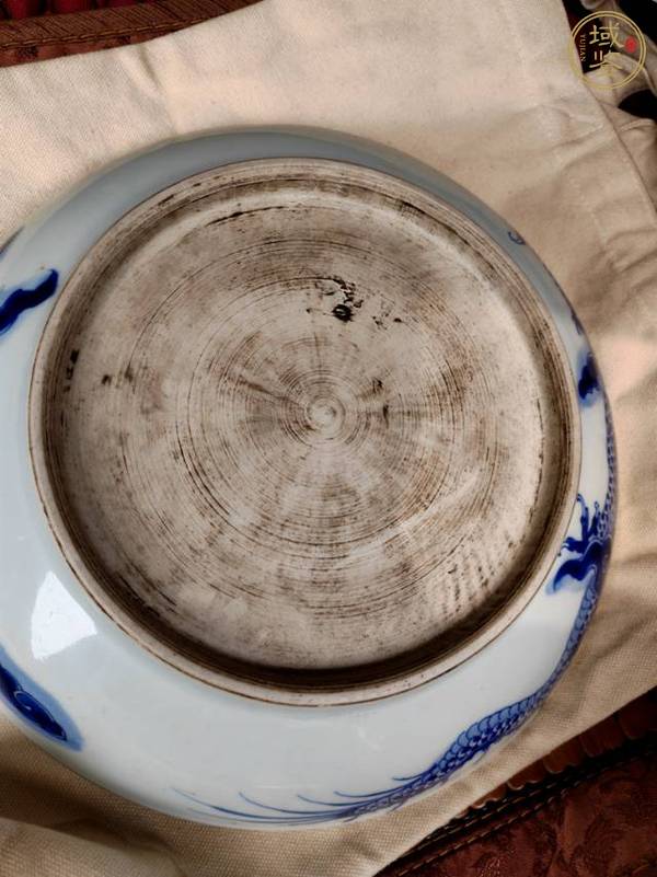 古玩陶瓷青花過(guò)墻龍紋盤(pán)真品鑒賞圖
