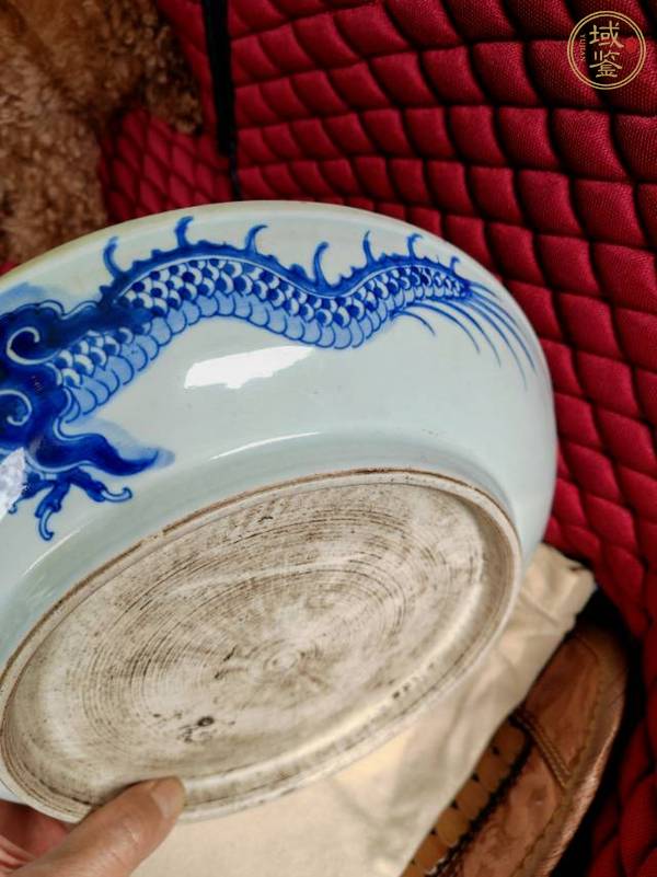 古玩陶瓷青花過(guò)墻龍紋盤(pán)真品鑒賞圖